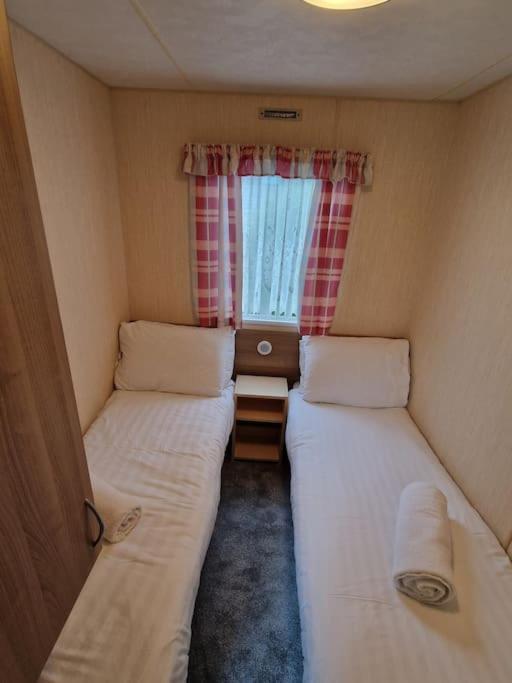 Homely 3 Bed Van @ Weymouth Bay エクステリア 写真