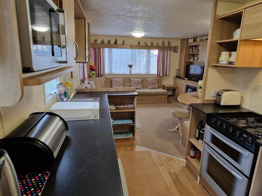 Homely 3 Bed Van @ Weymouth Bay エクステリア 写真